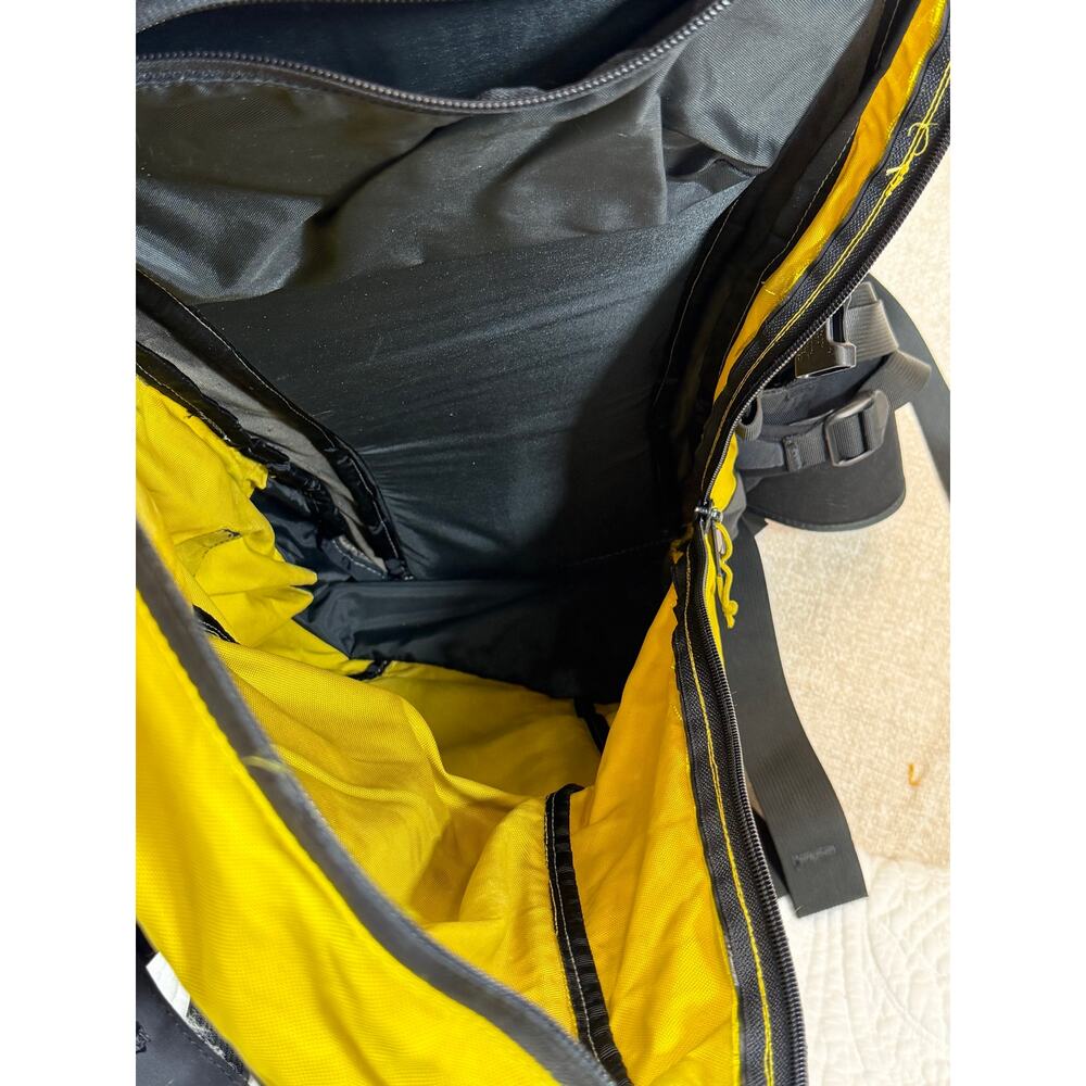 Arc'teryx M20 Yellow Black Ski Snowboard Backpack Alpine Pack Durable Outdoor - Picture 8 of 16